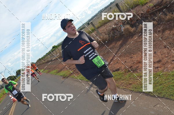 Buy your photos of the event1 Beer Run Expo guas on Fotop