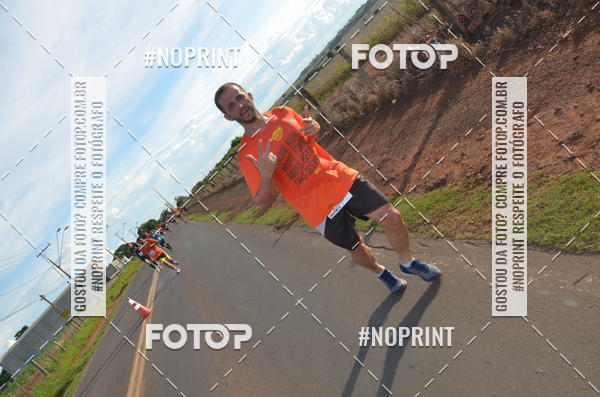Buy your photos of the event1 Beer Run Expo guas on Fotop