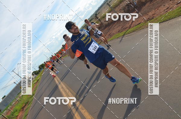 Buy your photos of the event1 Beer Run Expo guas on Fotop