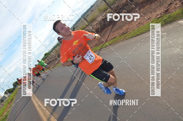 Buy your photos of the event1 Beer Run Expo guas on Fotop