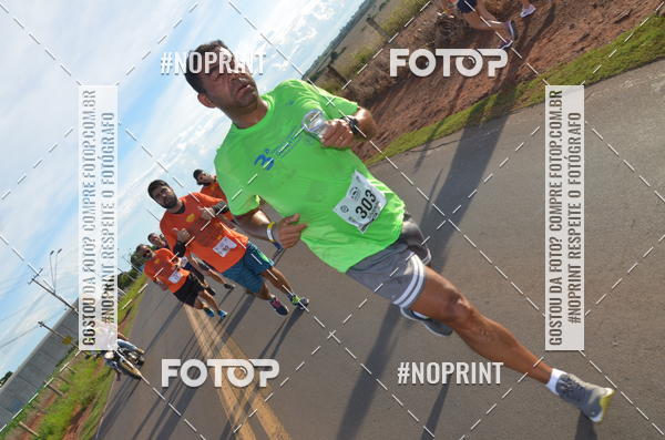 Buy your photos of the event1 Beer Run Expo guas on Fotop