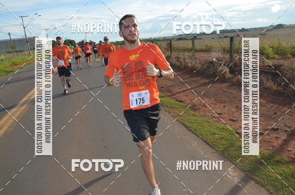 Buy your photos of the event1 Beer Run Expo guas on Fotop