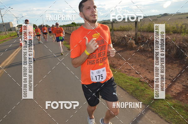 Buy your photos of the event1 Beer Run Expo guas on Fotop
