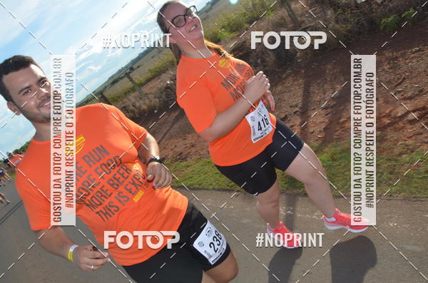 Buy your photos of the event1 Beer Run Expo guas on Fotop
