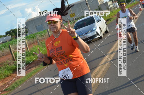 Buy your photos of the event1 Beer Run Expo guas on Fotop