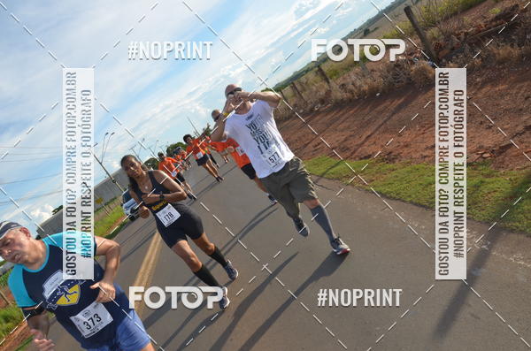 Buy your photos of the event1 Beer Run Expo guas on Fotop