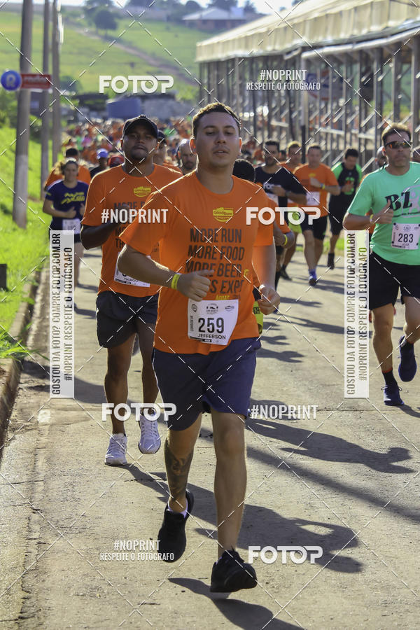 Buy your photos of the event1 Beer Run Expo guas on Fotop
