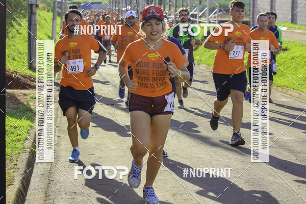Buy your photos of the event1 Beer Run Expo guas on Fotop