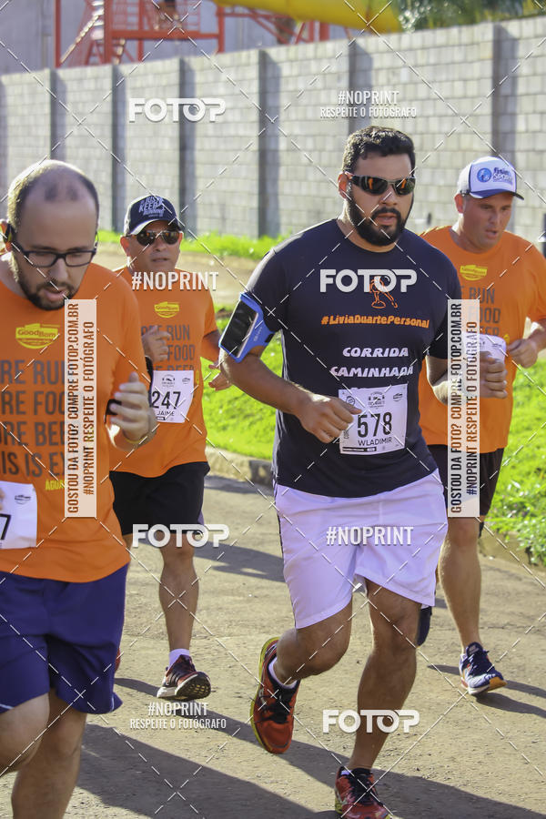 Buy your photos of the event1 Beer Run Expo guas on Fotop