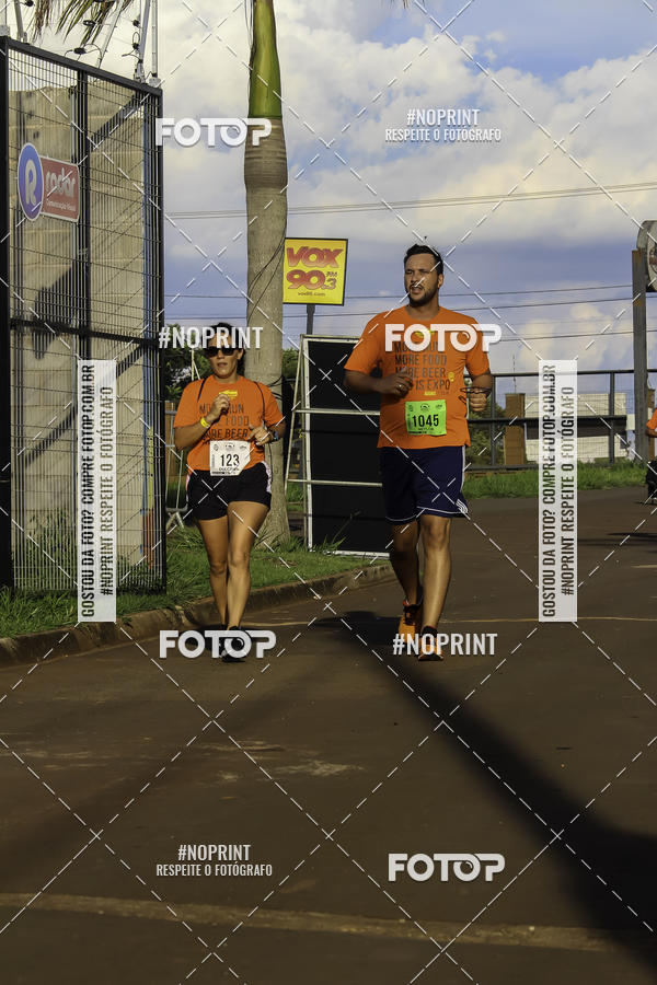 Buy your photos of the event1 Beer Run Expo guas on Fotop