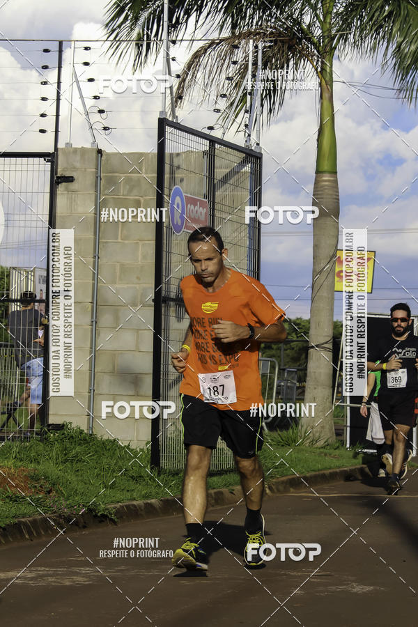 Buy your photos of the event1 Beer Run Expo guas on Fotop