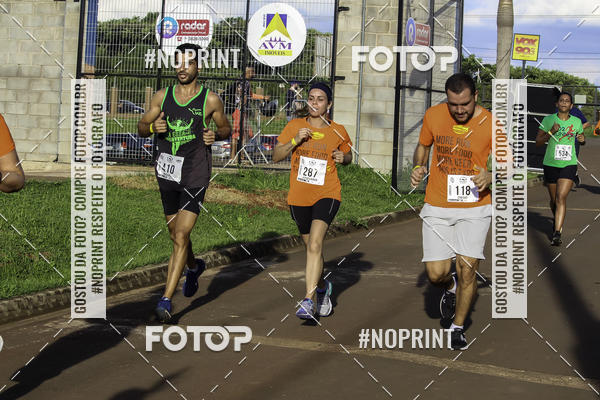 Buy your photos of the event1 Beer Run Expo guas on Fotop