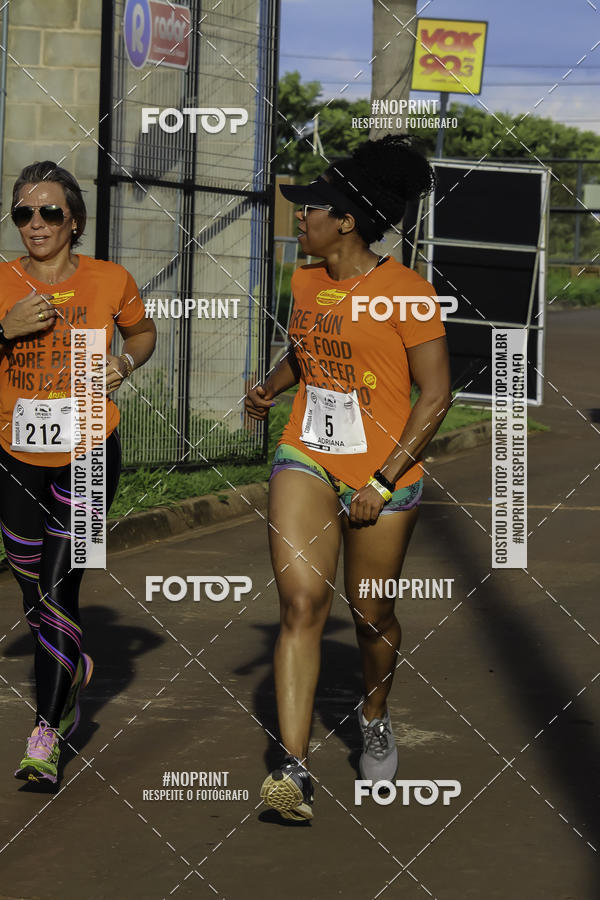 Buy your photos of the event1 Beer Run Expo guas on Fotop