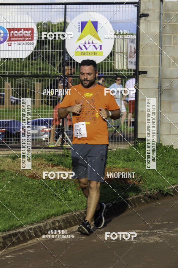Buy your photos of the event1 Beer Run Expo guas on Fotop