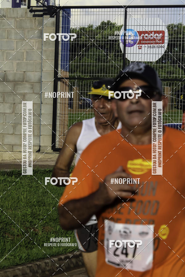 Buy your photos of the event1 Beer Run Expo guas on Fotop