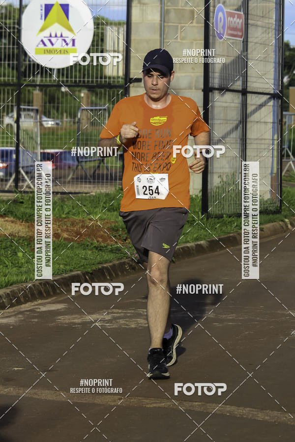 Buy your photos of the event1 Beer Run Expo guas on Fotop