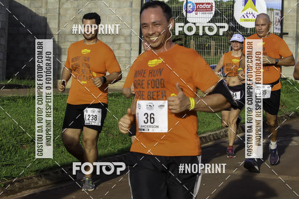 Buy your photos of the event1 Beer Run Expo guas on Fotop