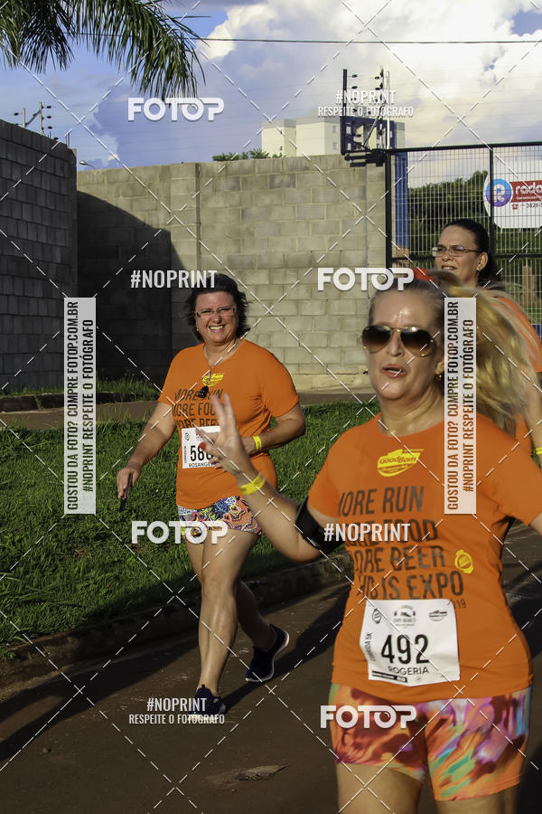 Buy your photos of the event1 Beer Run Expo guas on Fotop