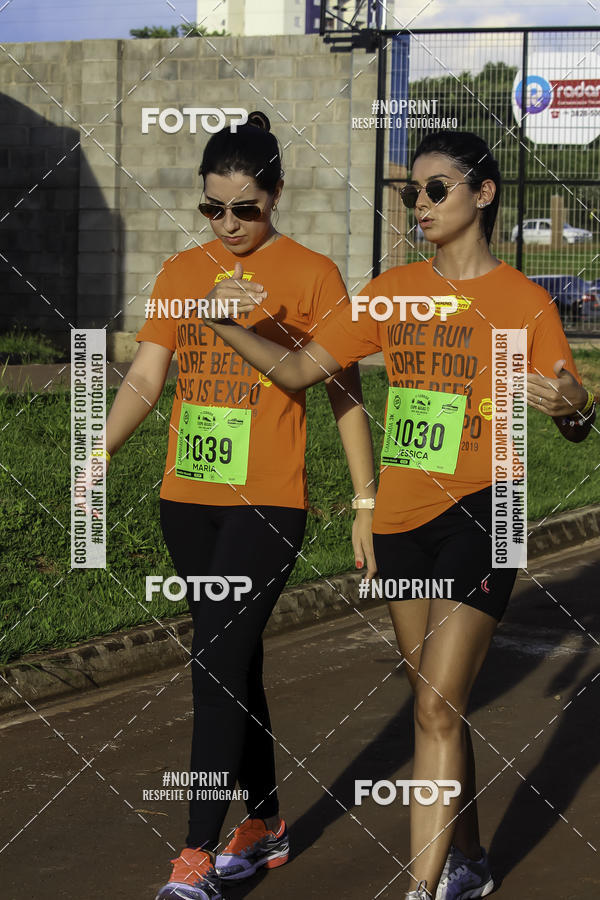 Buy your photos of the event1 Beer Run Expo guas on Fotop