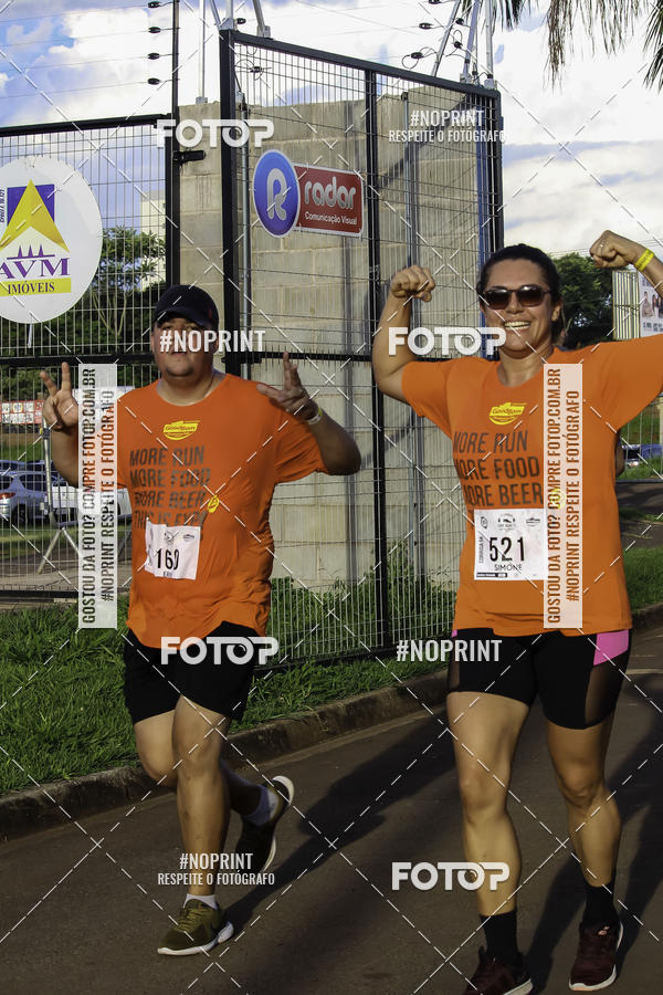 Buy your photos of the event1 Beer Run Expo guas on Fotop