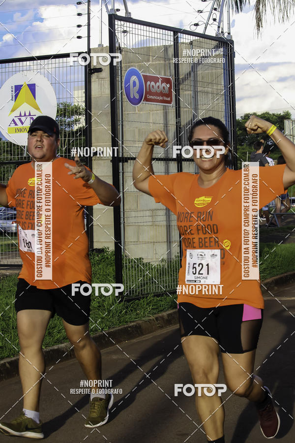 Buy your photos of the event1 Beer Run Expo guas on Fotop