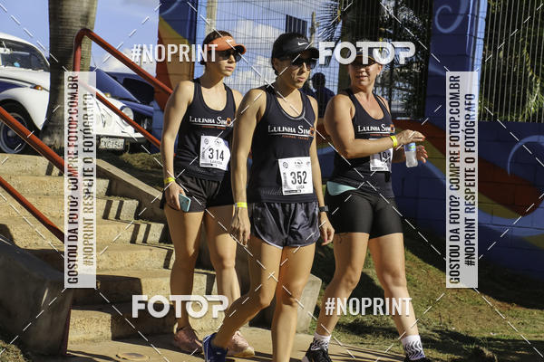 Buy your photos of the event1 Beer Run Expo guas on Fotop