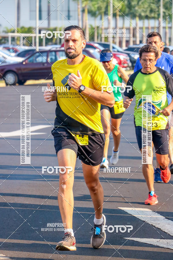Achetez vos photos de l'vnement2 Corrida Shopping Jaragu sur Fotop