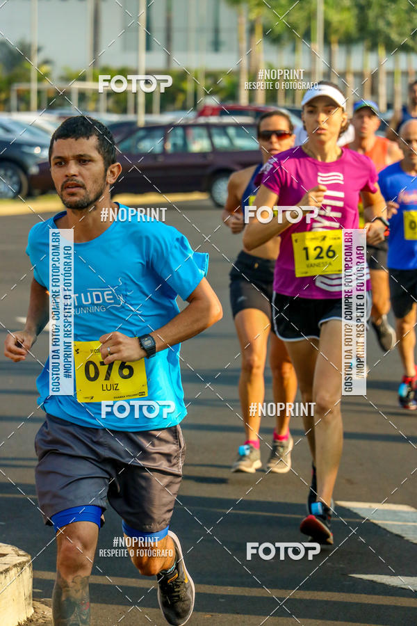 Achetez vos photos de l'vnement2 Corrida Shopping Jaragu sur Fotop