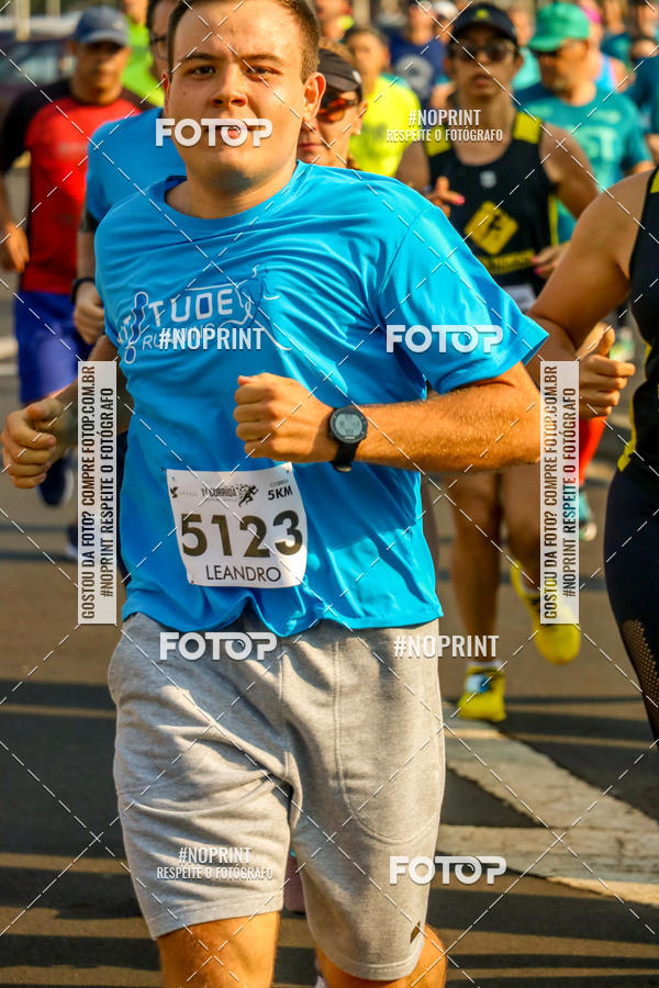 Achetez vos photos de l'vnement2 Corrida Shopping Jaragu sur Fotop