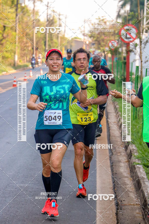 Achetez vos photos de l'vnement2 Corrida Shopping Jaragu sur Fotop