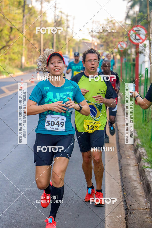 Achetez vos photos de l'vnement2 Corrida Shopping Jaragu sur Fotop