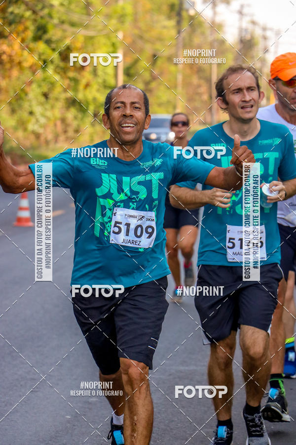 Achetez vos photos de l'vnement2 Corrida Shopping Jaragu sur Fotop