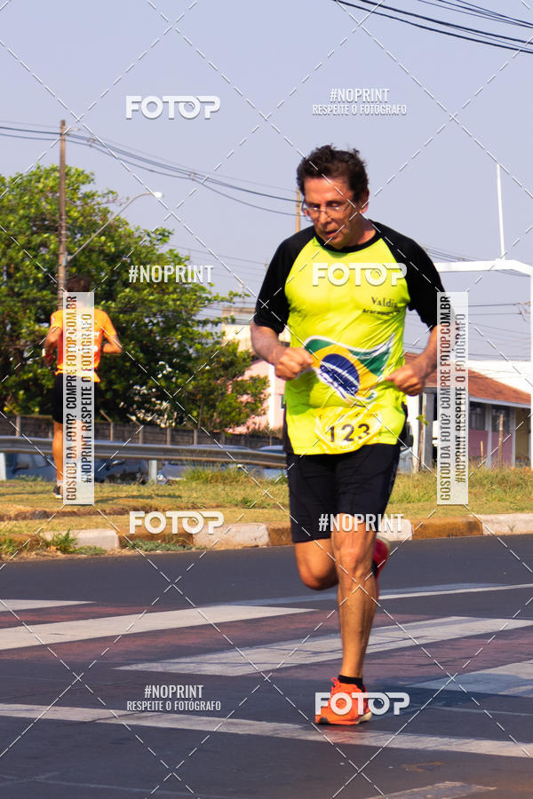 Achetez vos photos de l'vnement2 Corrida Shopping Jaragu sur Fotop