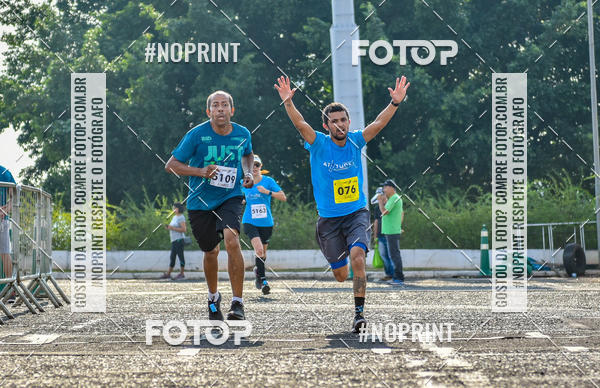 Achetez vos photos de l'vnement2 Corrida Shopping Jaragu sur Fotop