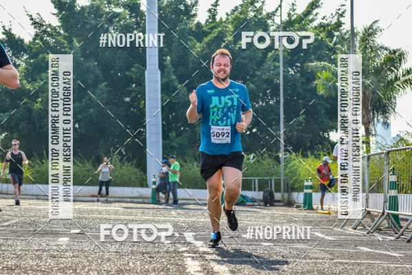 Achetez vos photos de l'vnement2 Corrida Shopping Jaragu sur Fotop
