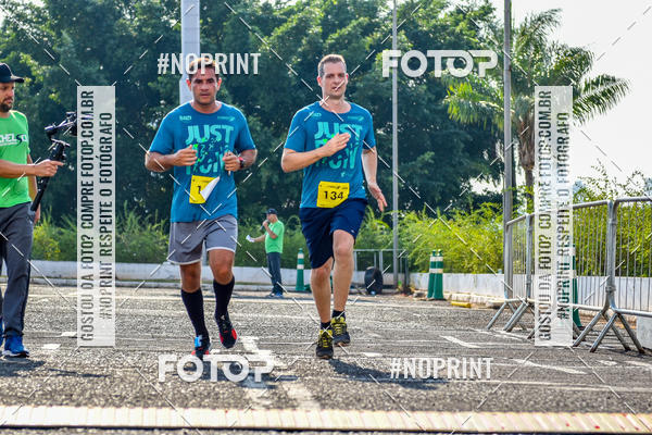 Achetez vos photos de l'vnement2 Corrida Shopping Jaragu sur Fotop