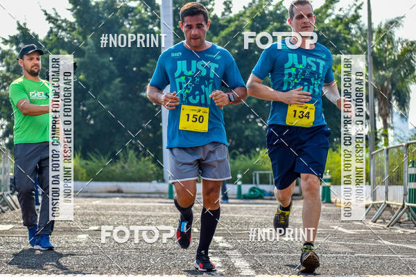 Achetez vos photos de l'vnement2 Corrida Shopping Jaragu sur Fotop