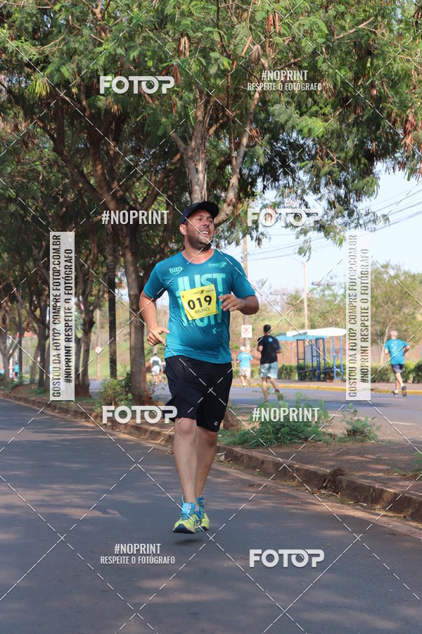 Achetez vos photos de l'vnement2 Corrida Shopping Jaragu sur Fotop