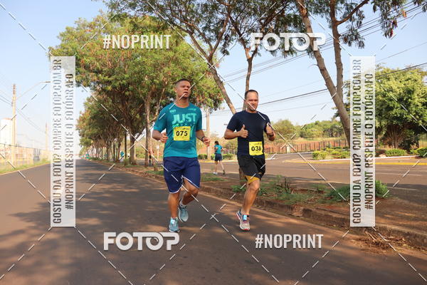 Achetez vos photos de l'vnement2 Corrida Shopping Jaragu sur Fotop