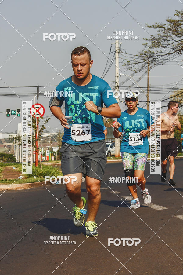 Achetez vos photos de l'vnement2 Corrida Shopping Jaragu sur Fotop