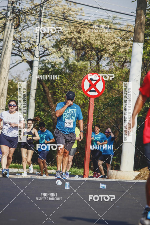 Achetez vos photos de l'vnement2 Corrida Shopping Jaragu sur Fotop
