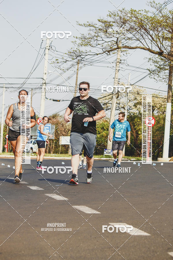 Achetez vos photos de l'vnement2 Corrida Shopping Jaragu sur Fotop
