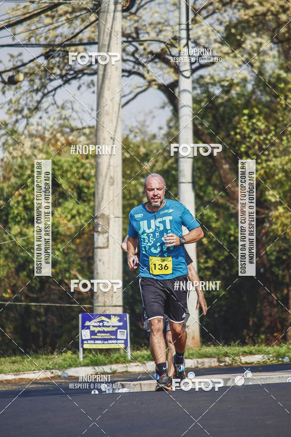 Achetez vos photos de l'vnement2 Corrida Shopping Jaragu sur Fotop