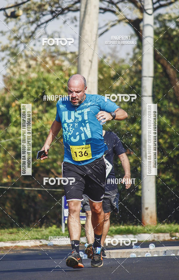 Achetez vos photos de l'vnement2 Corrida Shopping Jaragu sur Fotop