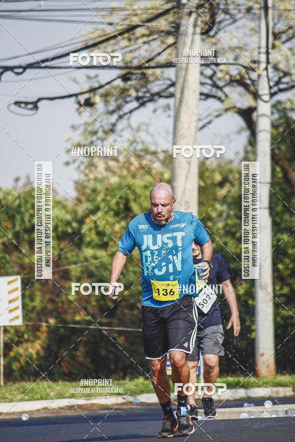 Achetez vos photos de l'vnement2 Corrida Shopping Jaragu sur Fotop