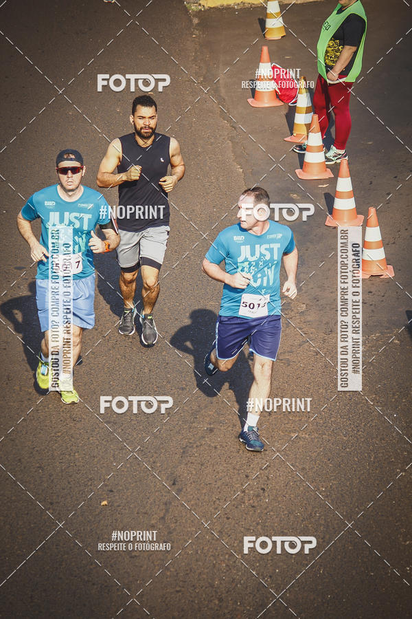 Achetez vos photos de l'vnement2 Corrida Shopping Jaragu sur Fotop
