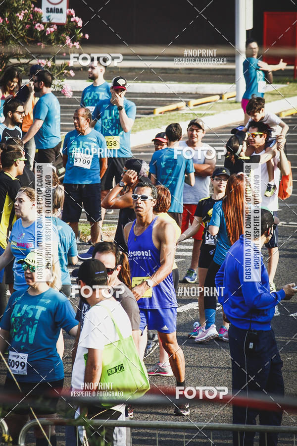Achetez vos photos de l'vnement2 Corrida Shopping Jaragu sur Fotop