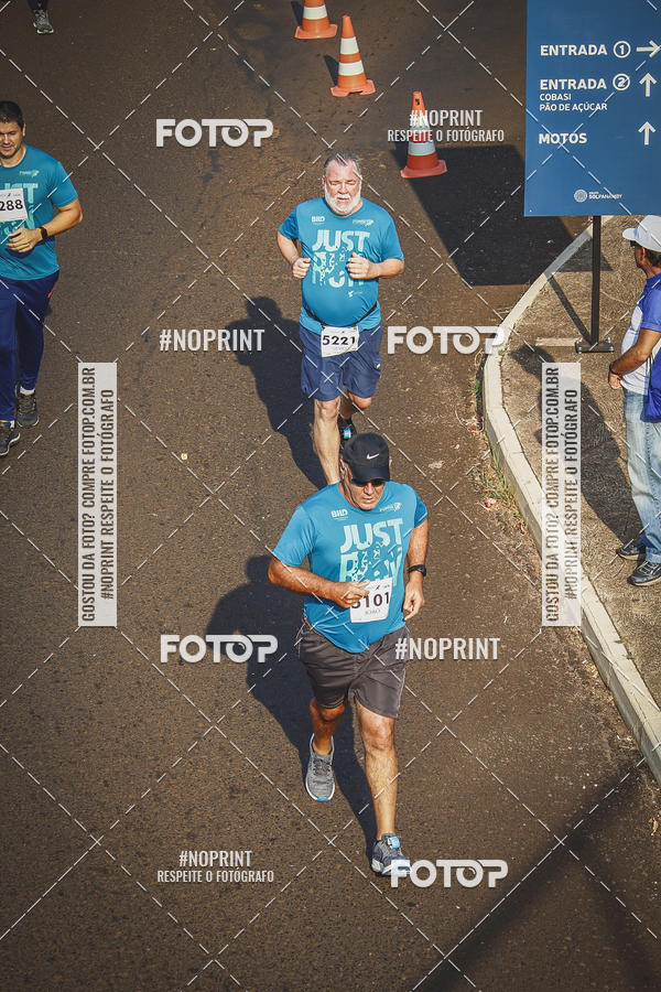 Achetez vos photos de l'vnement2 Corrida Shopping Jaragu sur Fotop