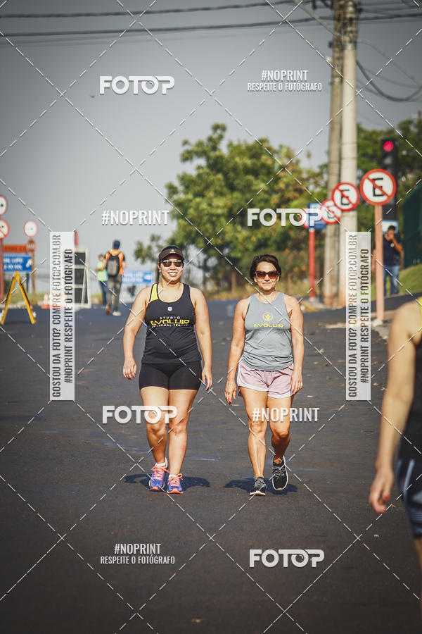 Achetez vos photos de l'vnement2 Corrida Shopping Jaragu sur Fotop