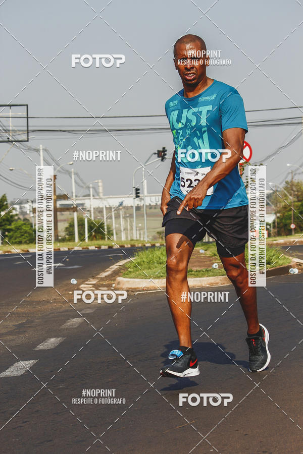Achetez vos photos de l'vnement2 Corrida Shopping Jaragu sur Fotop